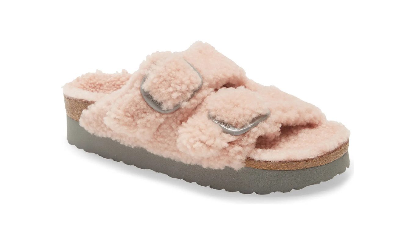 A close up of the Birkenstock shearling slide sandals in pink.
